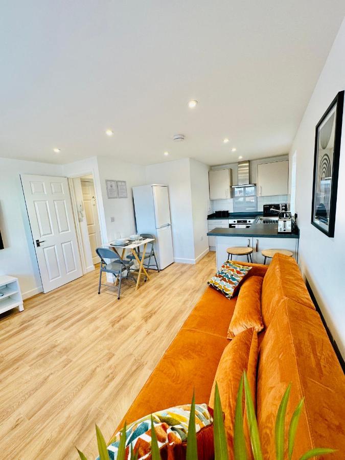 Private Parking Stylish Great Location Apartment กิลด์ฟอร์ด ภายนอก รูปภาพ