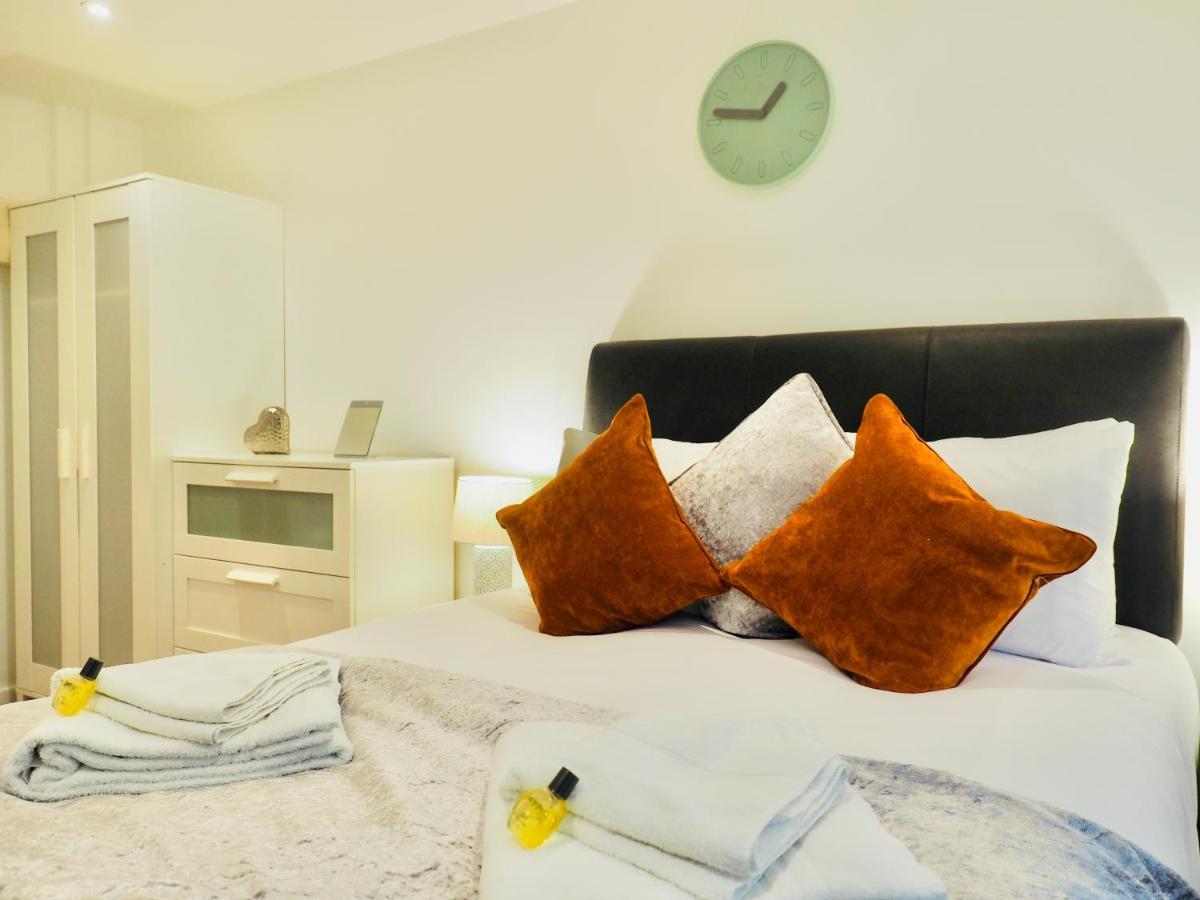 Private Parking Stylish Great Location Apartment กิลด์ฟอร์ด ภายนอก รูปภาพ