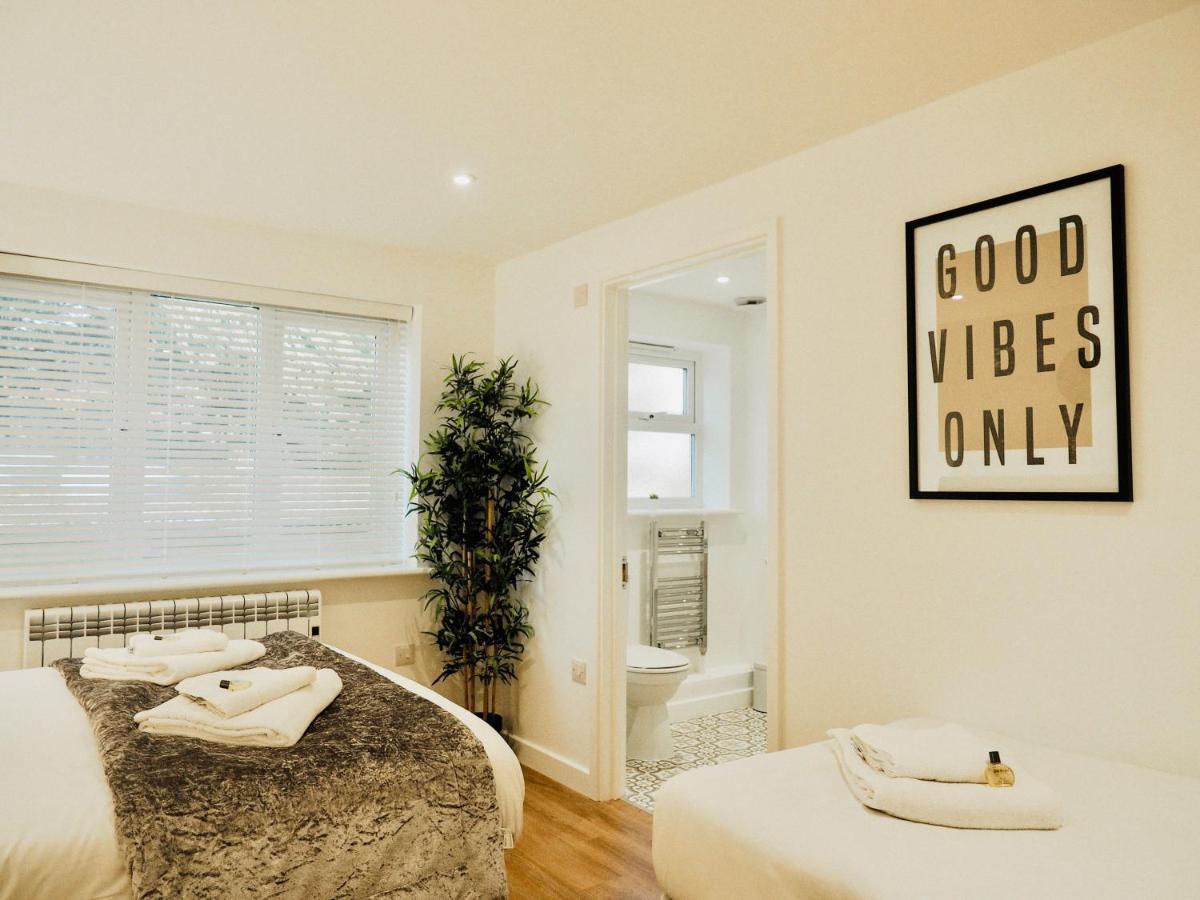 Private Parking Stylish Great Location Apartment กิลด์ฟอร์ด ภายนอก รูปภาพ