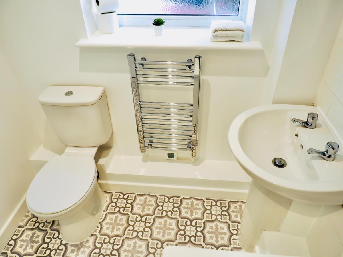 Private Parking Stylish Great Location Apartment กิลด์ฟอร์ด ภายนอก รูปภาพ