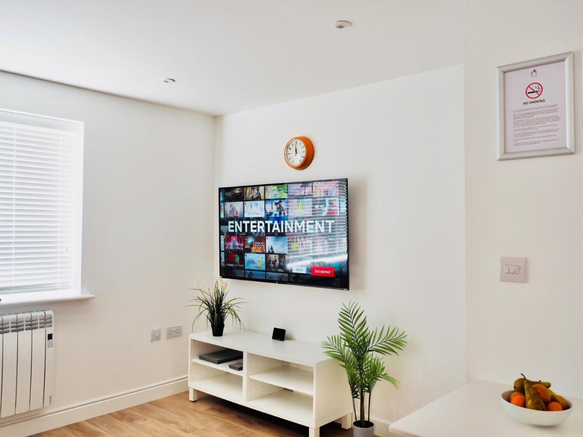 Private Parking Stylish Great Location Apartment กิลด์ฟอร์ด ภายนอก รูปภาพ