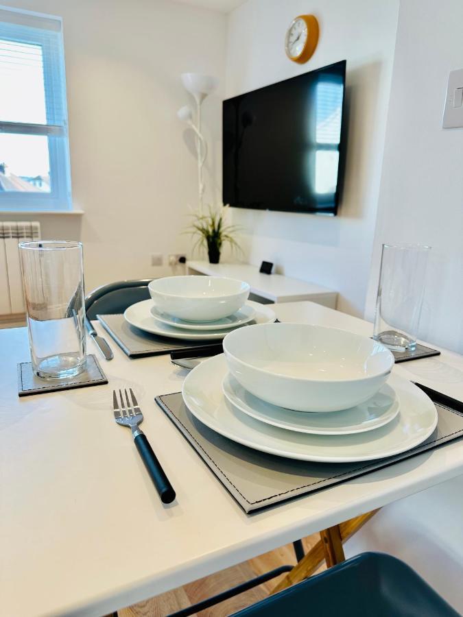 Private Parking Stylish Great Location Apartment กิลด์ฟอร์ด ภายนอก รูปภาพ