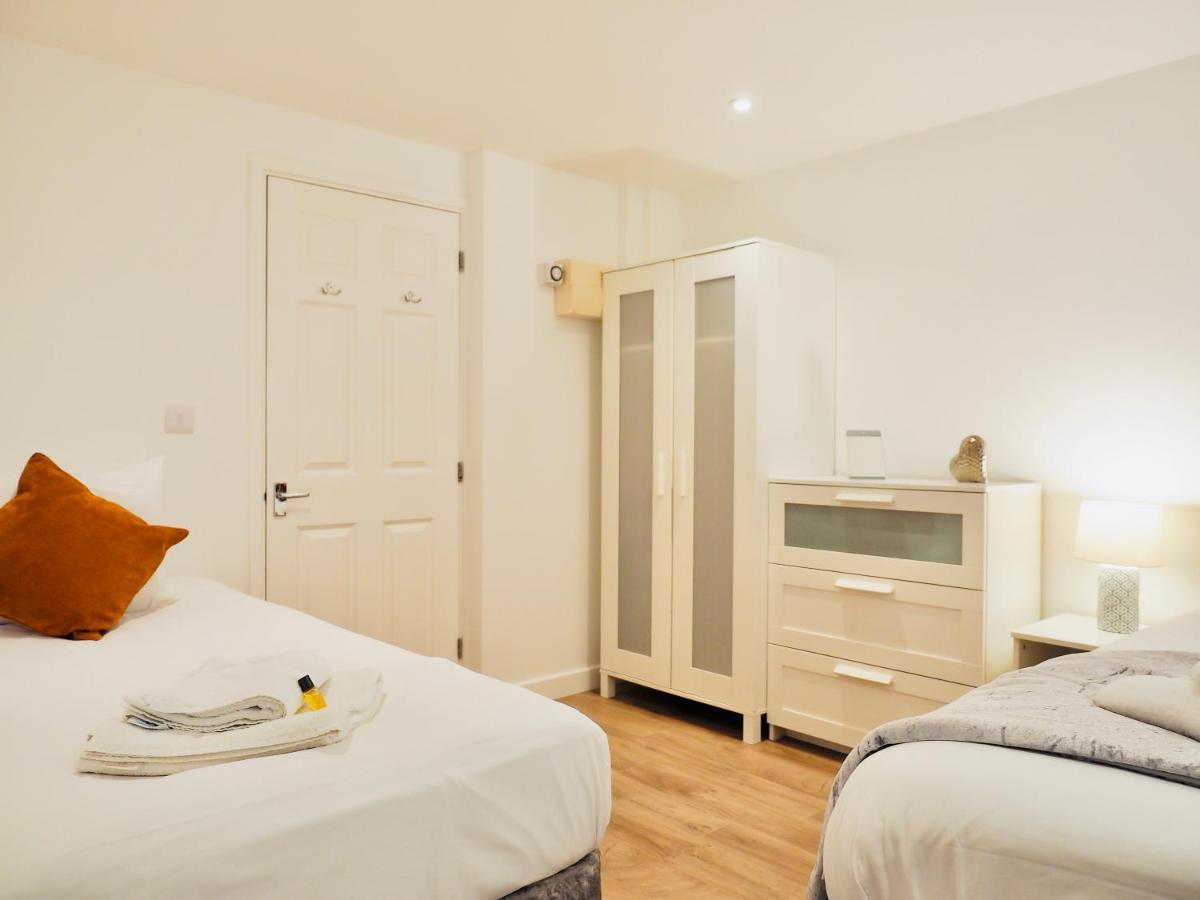 Private Parking Stylish Great Location Apartment กิลด์ฟอร์ด ภายนอก รูปภาพ
