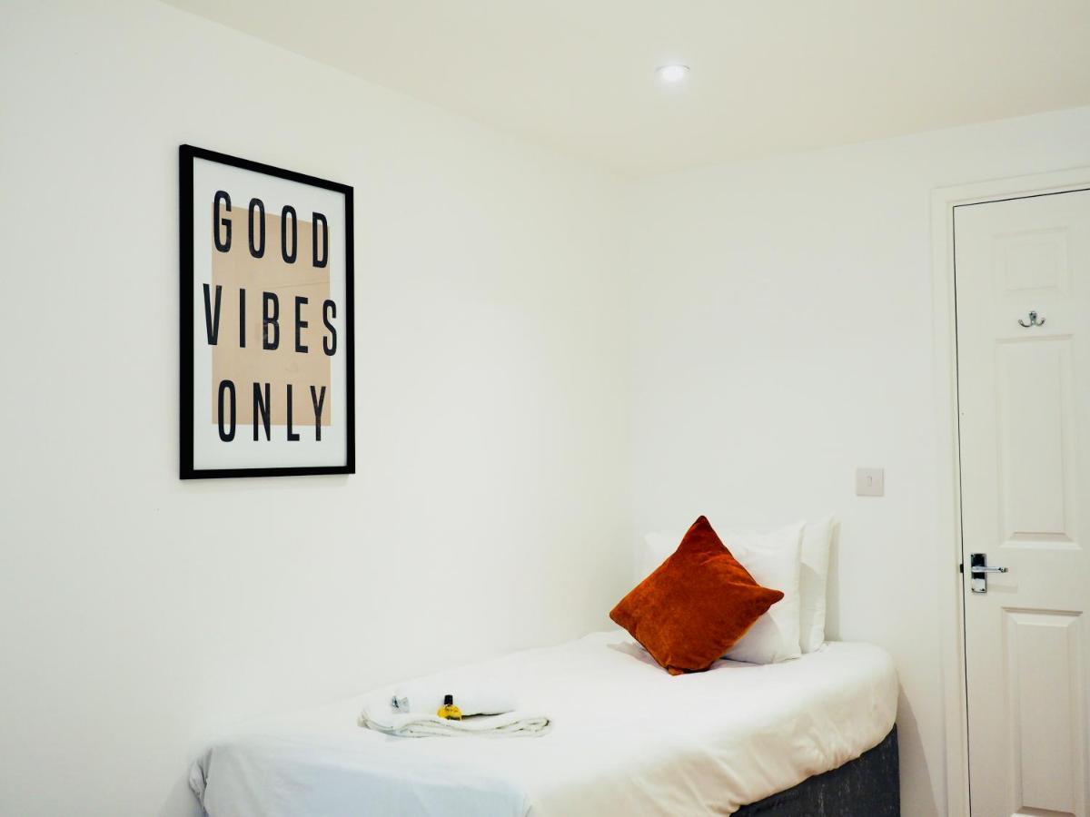 Private Parking Stylish Great Location Apartment กิลด์ฟอร์ด ภายนอก รูปภาพ