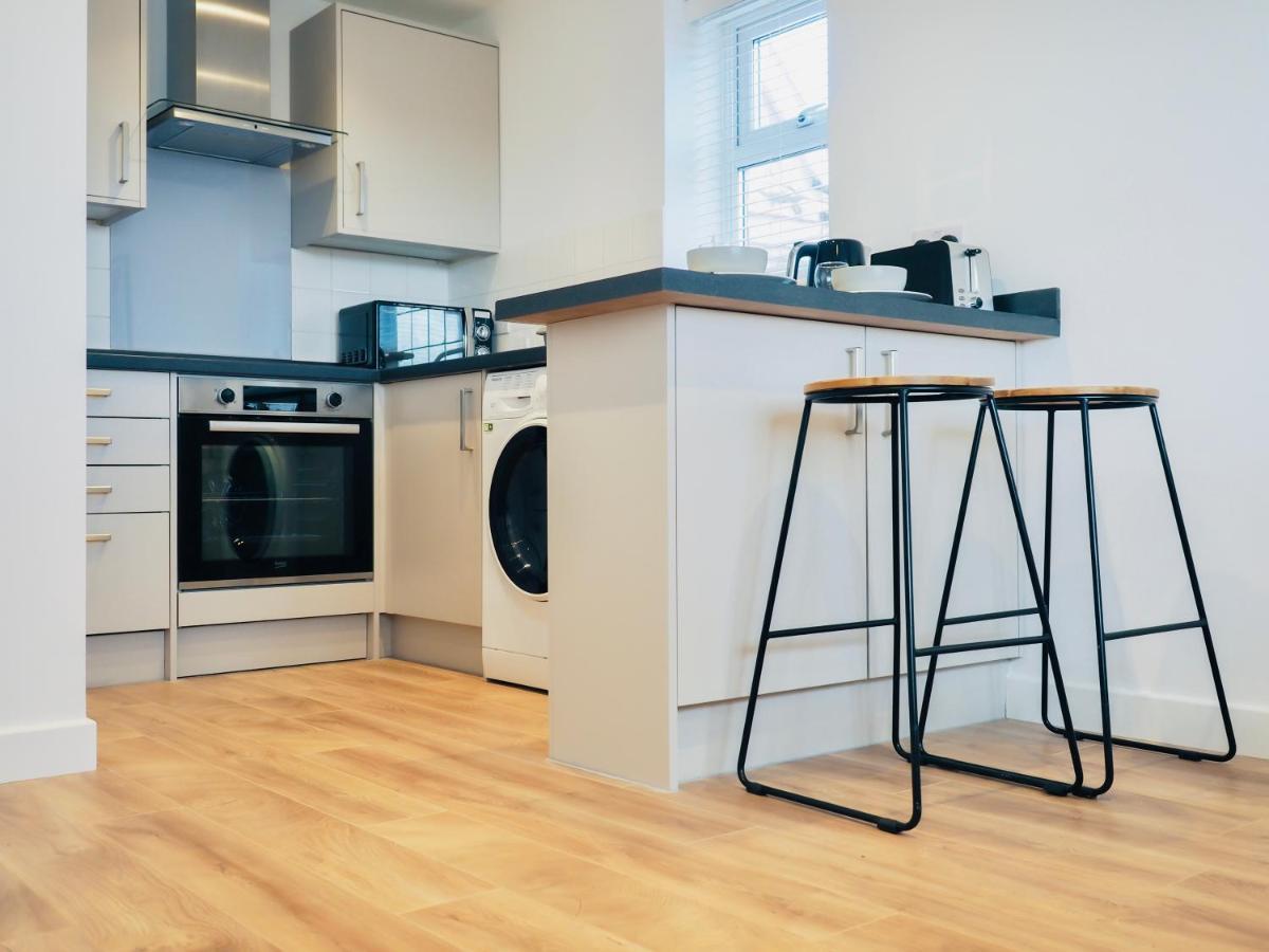 Private Parking Stylish Great Location Apartment กิลด์ฟอร์ด ภายนอก รูปภาพ